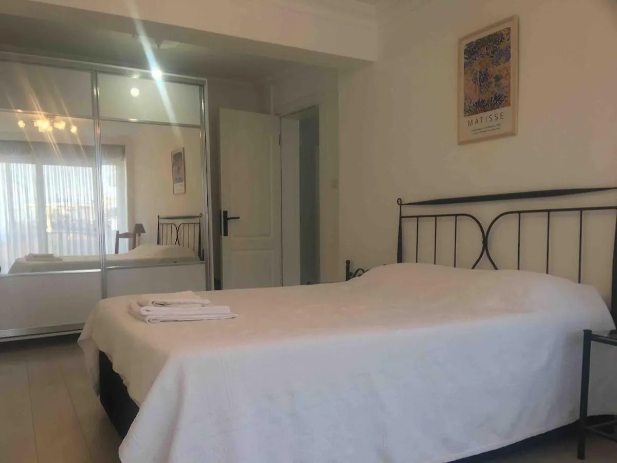 Red, Sea View Central Flat 马尔马里斯 土耳其