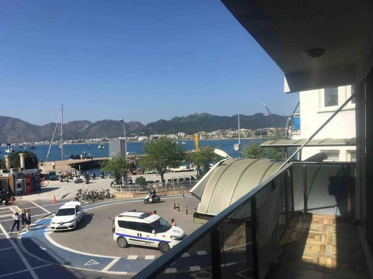 Red, Sea View Central Flat 马尔马里斯